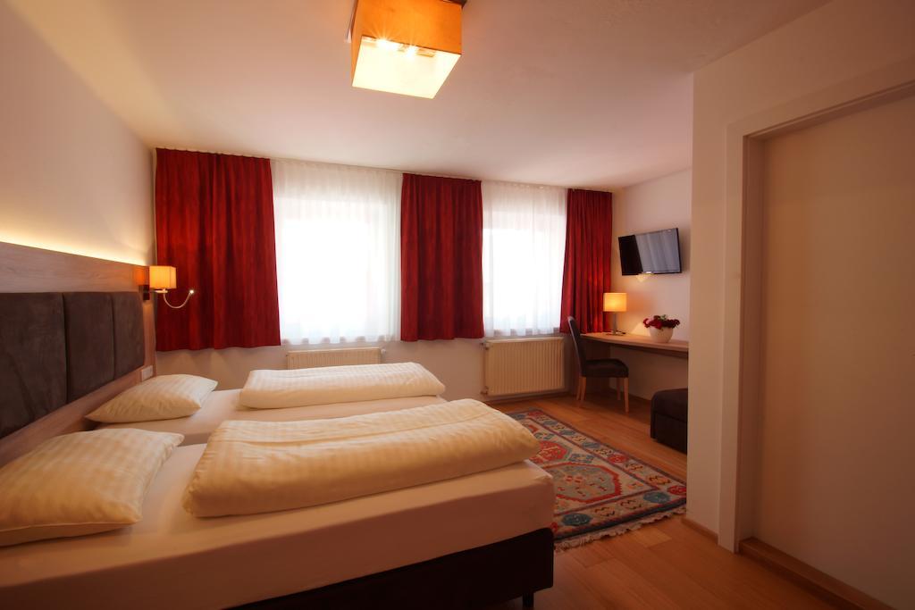 Gasthof zur Post Straßwalchen Zimmer foto